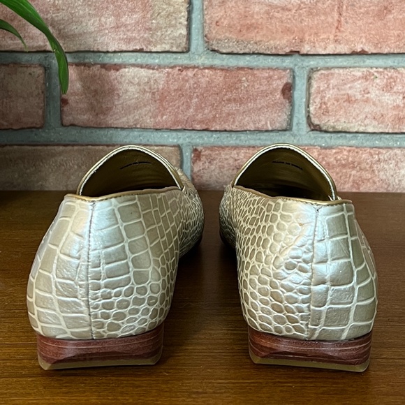 Robert Zur Soft Gold Crocodile Embossed Glove Loafer with Square Toe in Size 12 - Picture 5 of 11